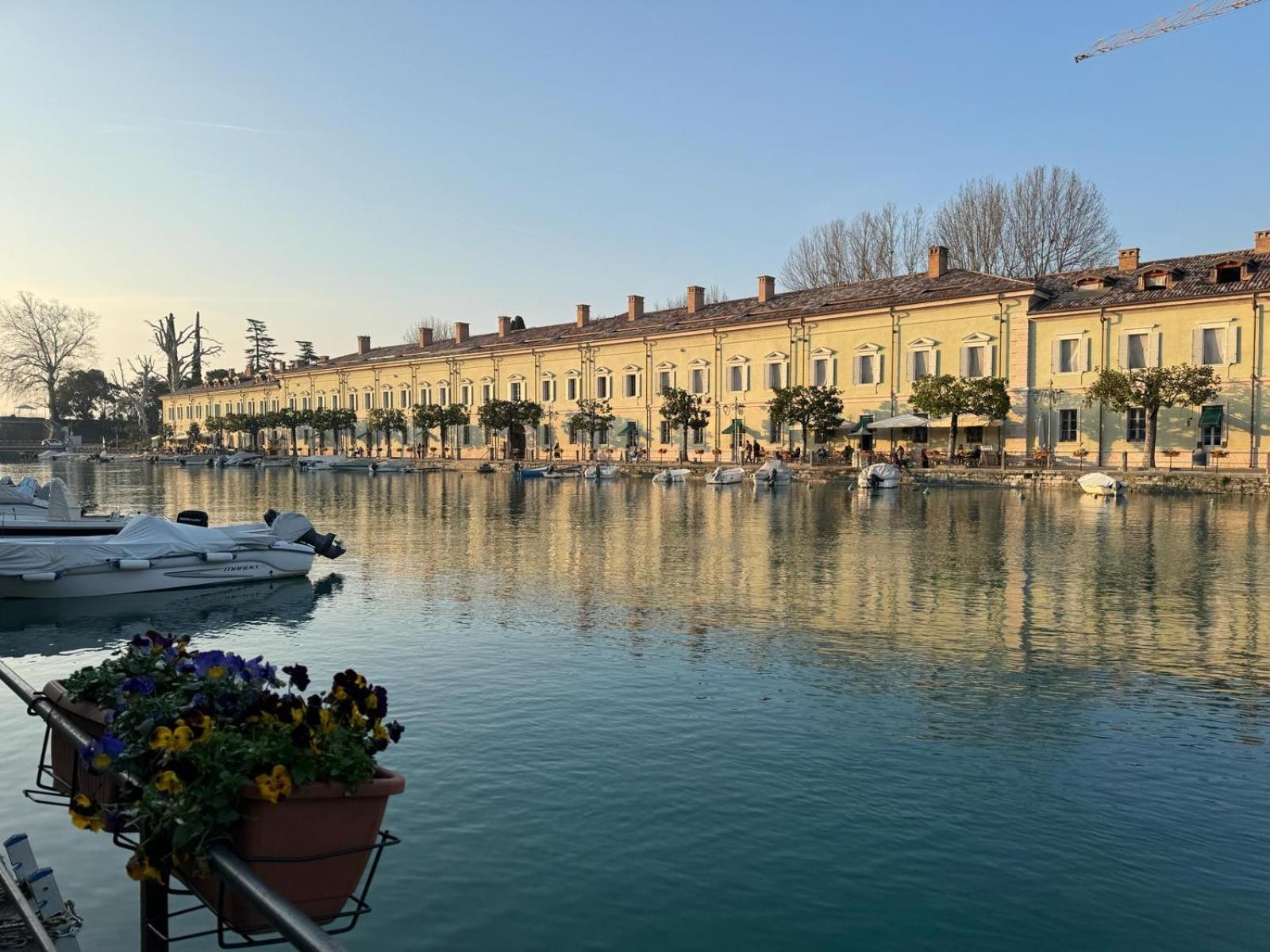 Residenza Giovanni Fronte Lago - Residence Garda Lago Πεσκιέρα ντελ Γκάρντα Εξωτερικό φωτογραφία